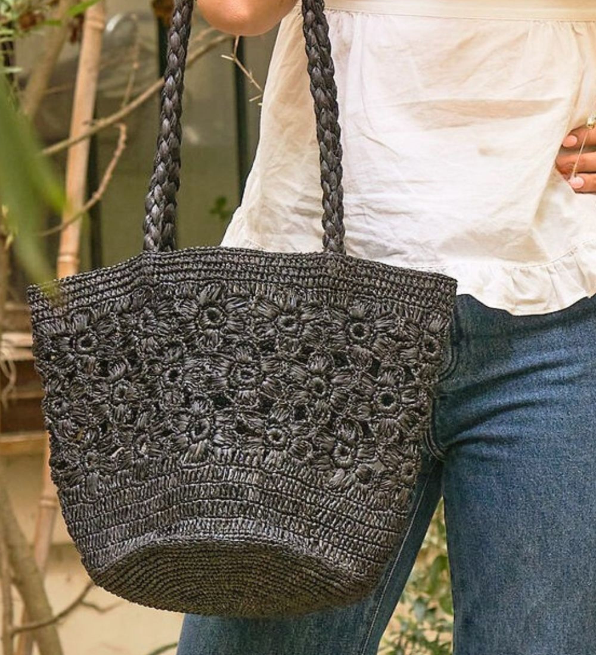 Sac seau en raphia fait main porté main– FLORES noir