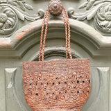 détails du sac seau en raphia fait main – FLORES  tabac