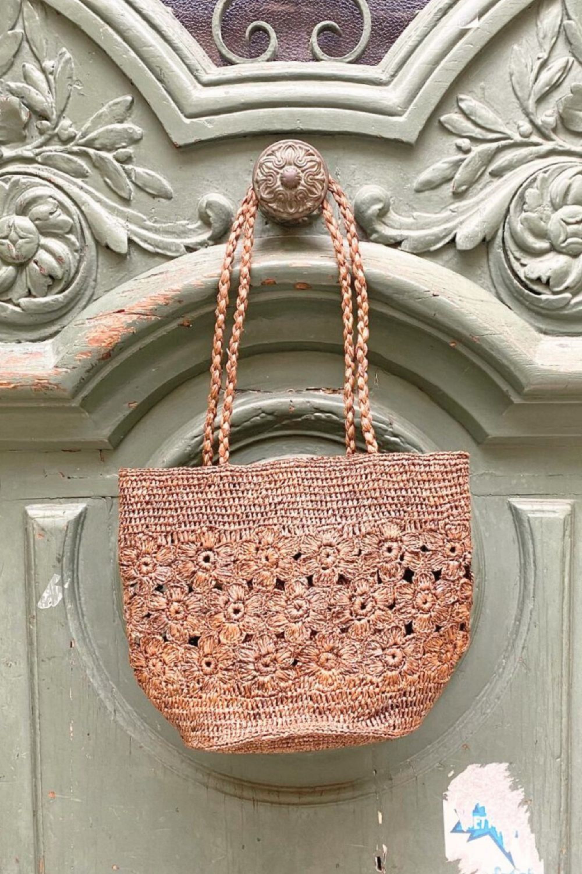 détails du sac seau en raphia fait main – FLORES  tabac