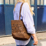 Sac seau en raphia fait main porté épaule– FLORES tabac