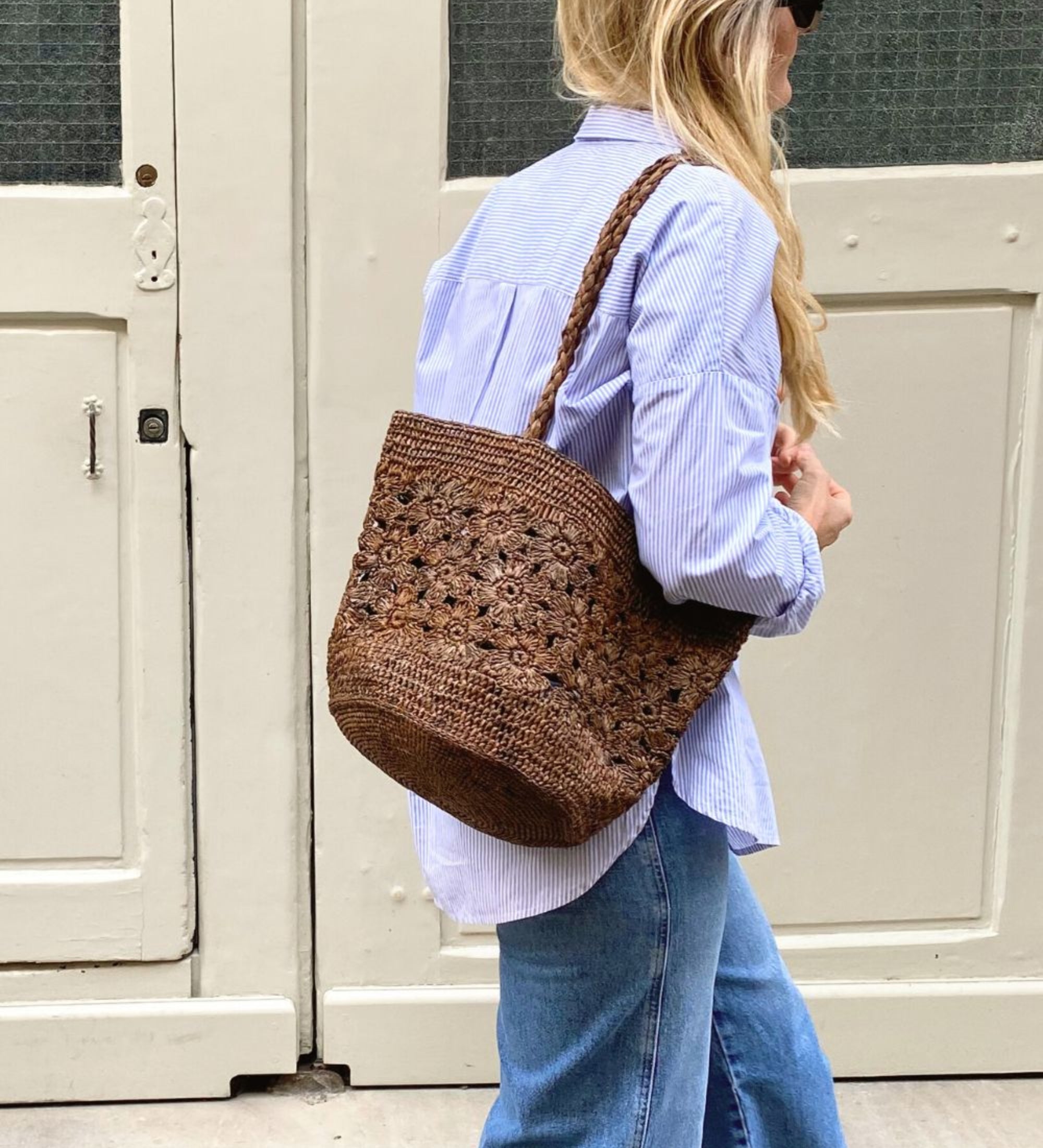 Sac seau en raphia fait main - FLORES tabac