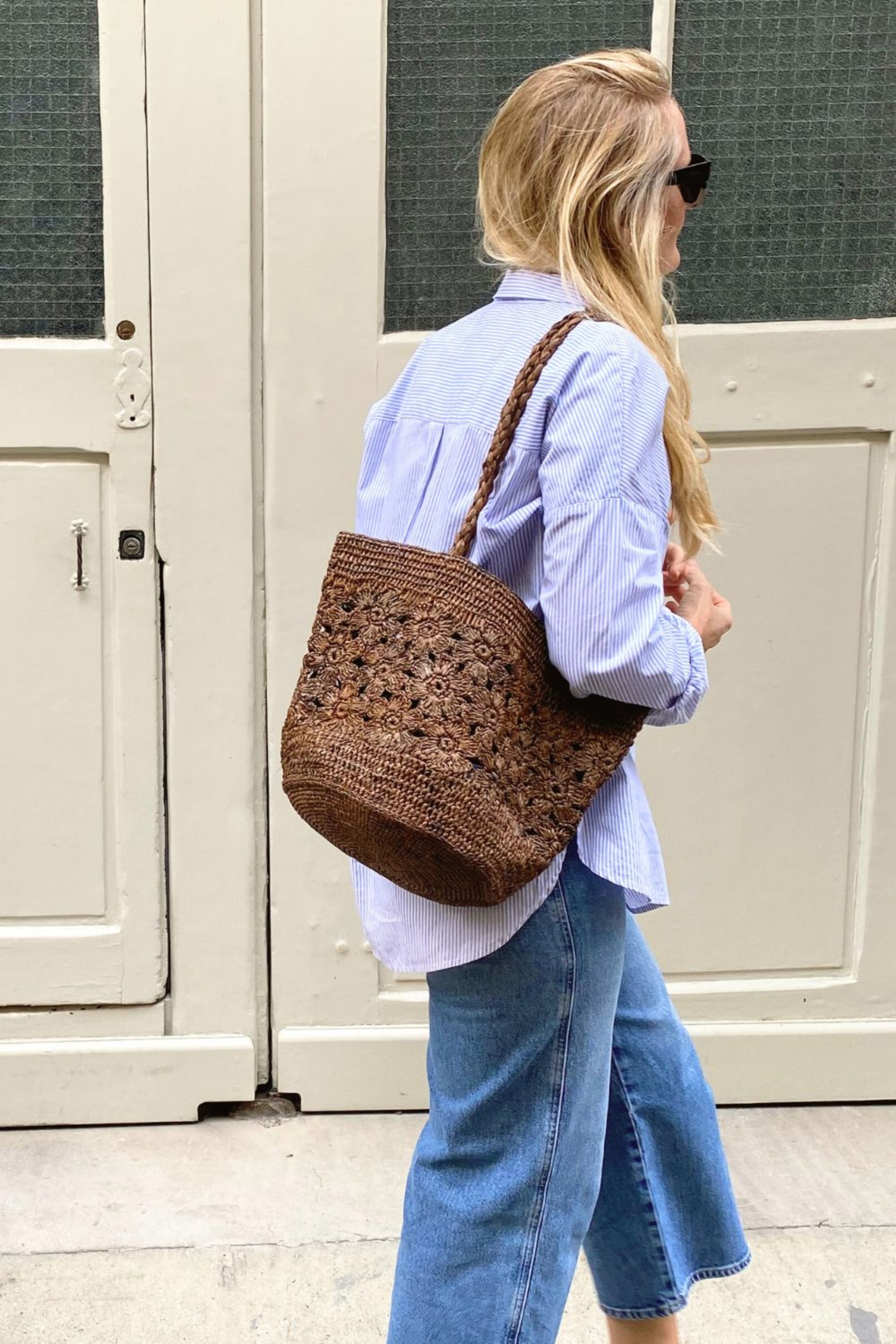 Sac seau en raphia fait main - FLORES tabac