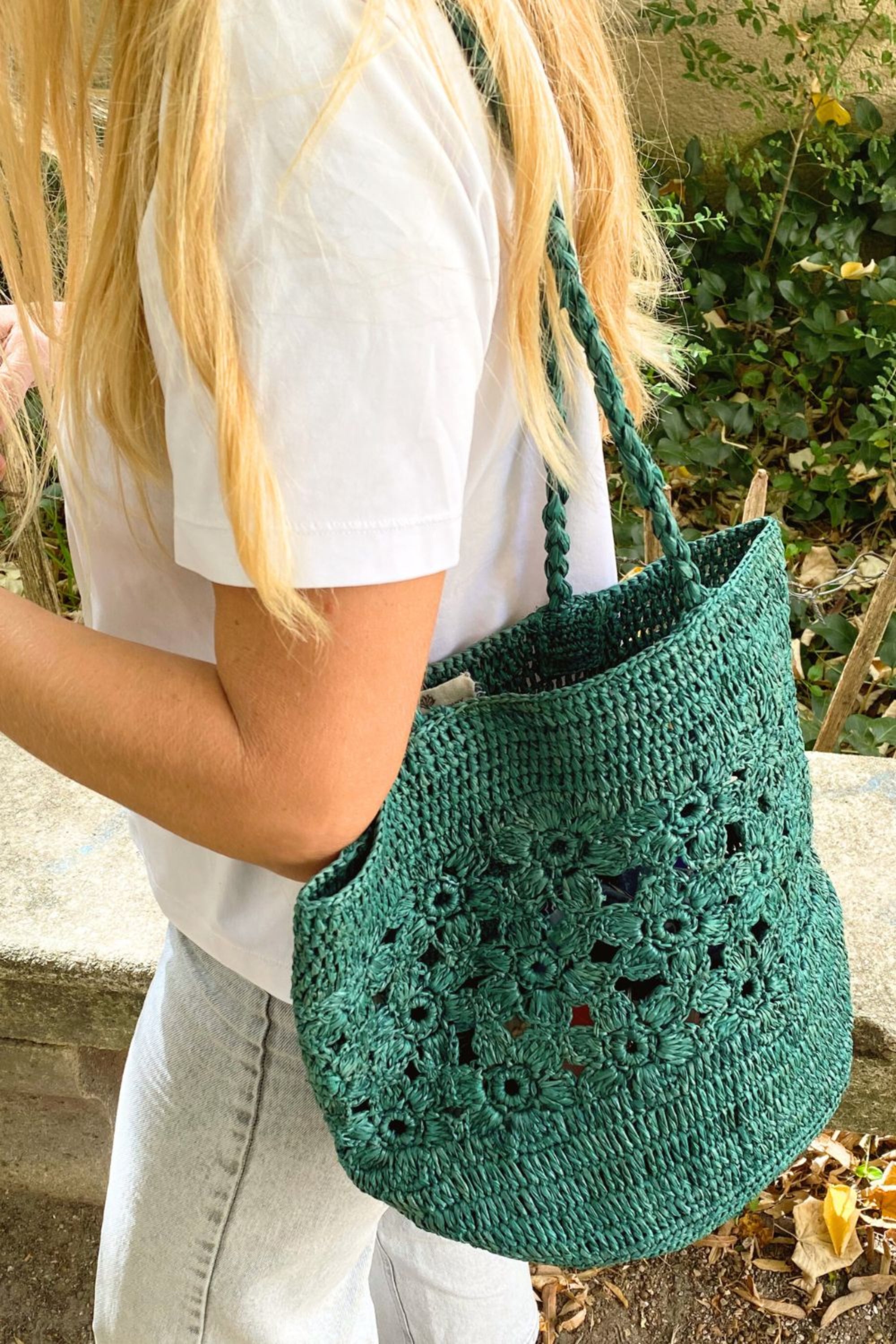 Détails du sac seau en raphia fait main - FLORES vert