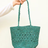Sac seau en raphia fait main photo studio– FLORES vert