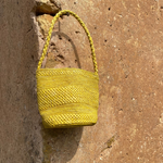 petit sac seau en raphia jaune fait main