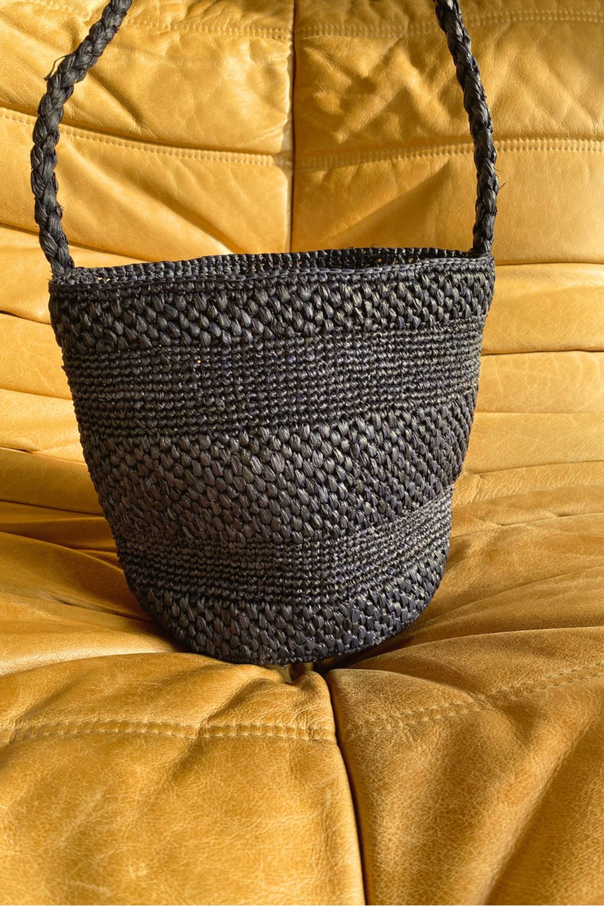 Sac seau marine en raphia fait main posé– SINY