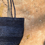 Détails du sac seau en raphia noir fait main – BIG SINY
