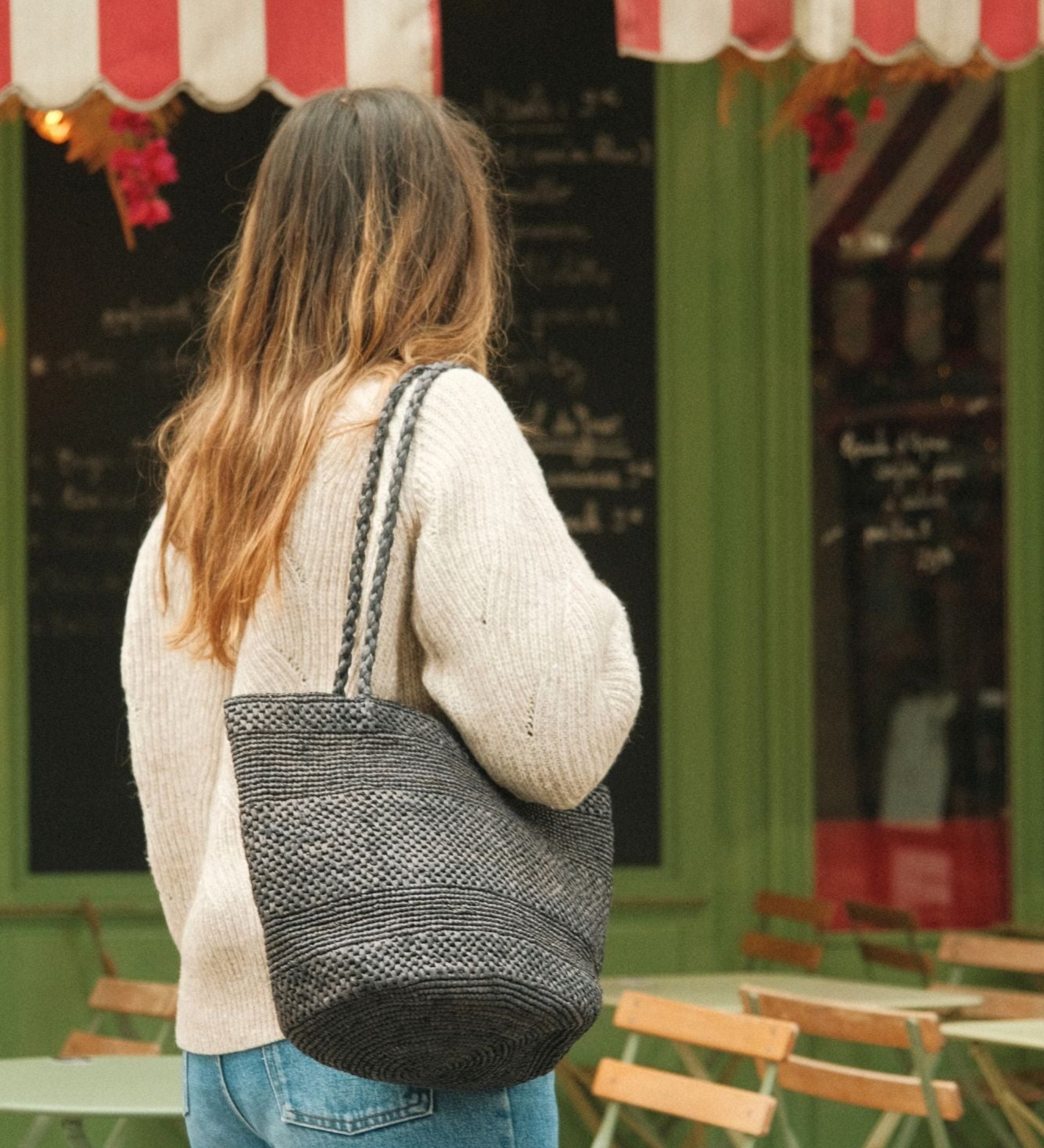 Sac seau en raphia noir fait main porte épaule– BIG SINY