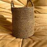 Sac seau en raphia tabac fait main posé– SINY