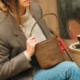 Sac seau en raphia tabac fait main – SINY