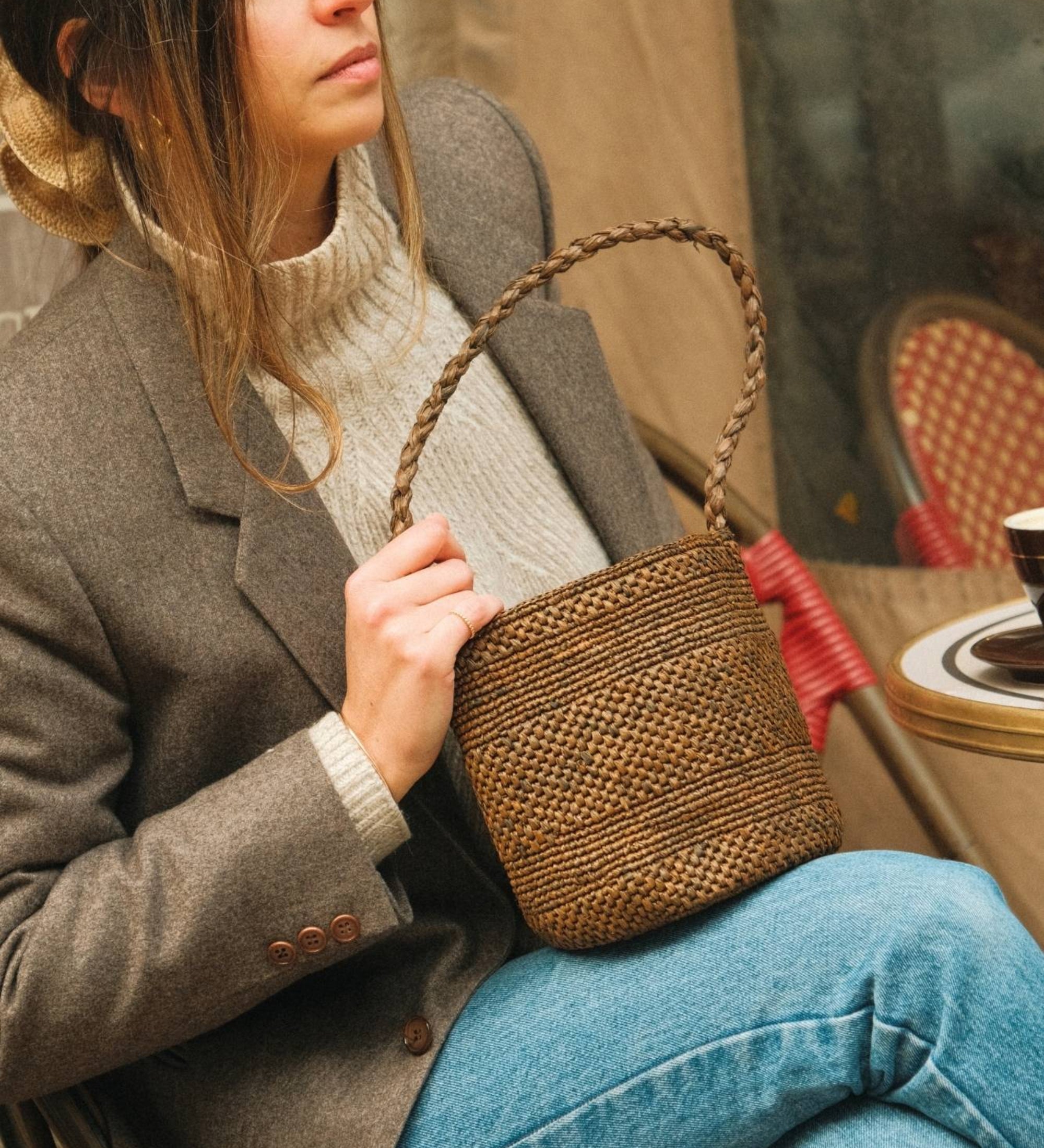 Sac seau en raphia tabac fait main – SINY