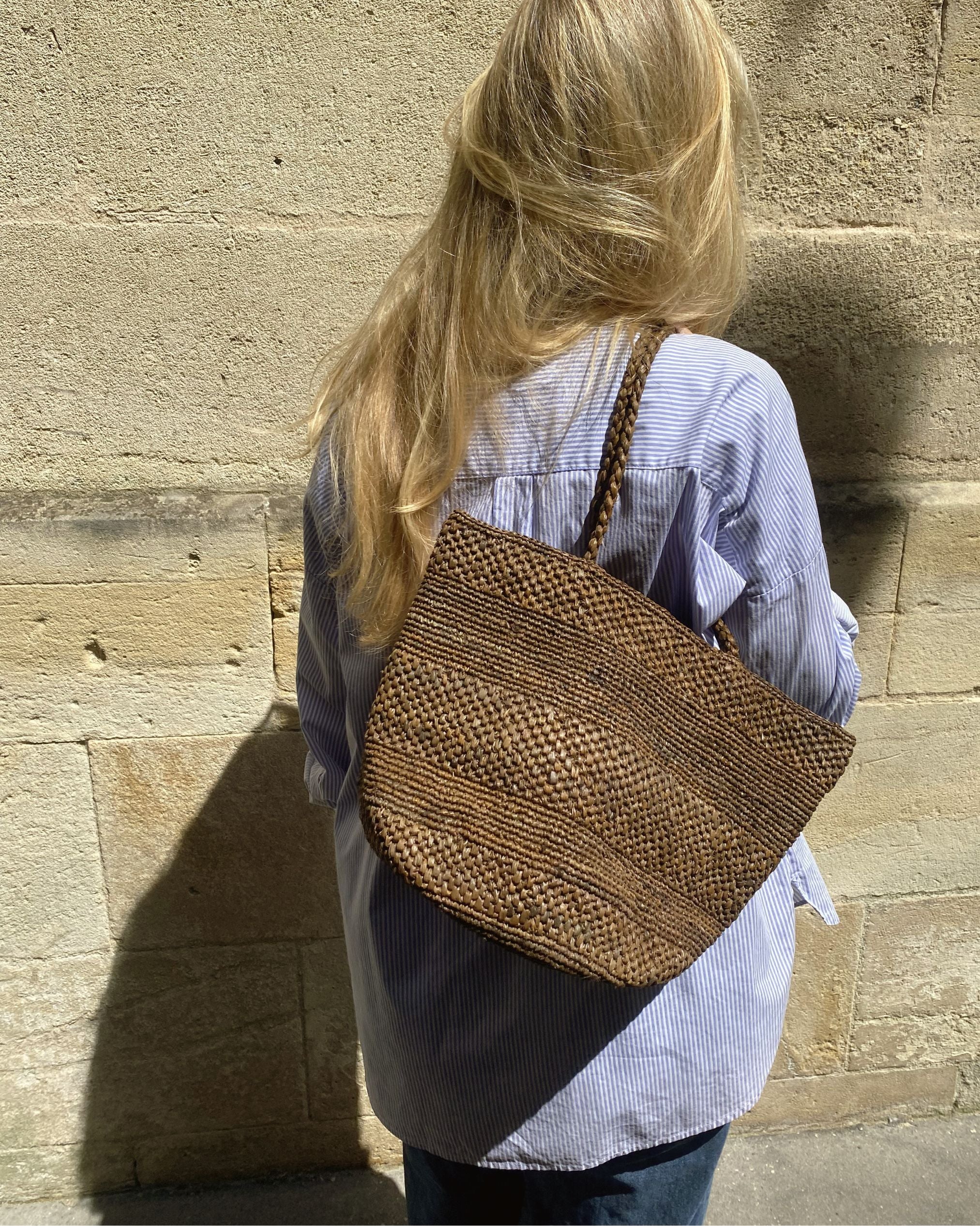 sac seau en crochet de raphia fait main porté à l'épaule, BIG SINY tabac