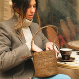 Sac seau en raphia tabac porté main– SINY