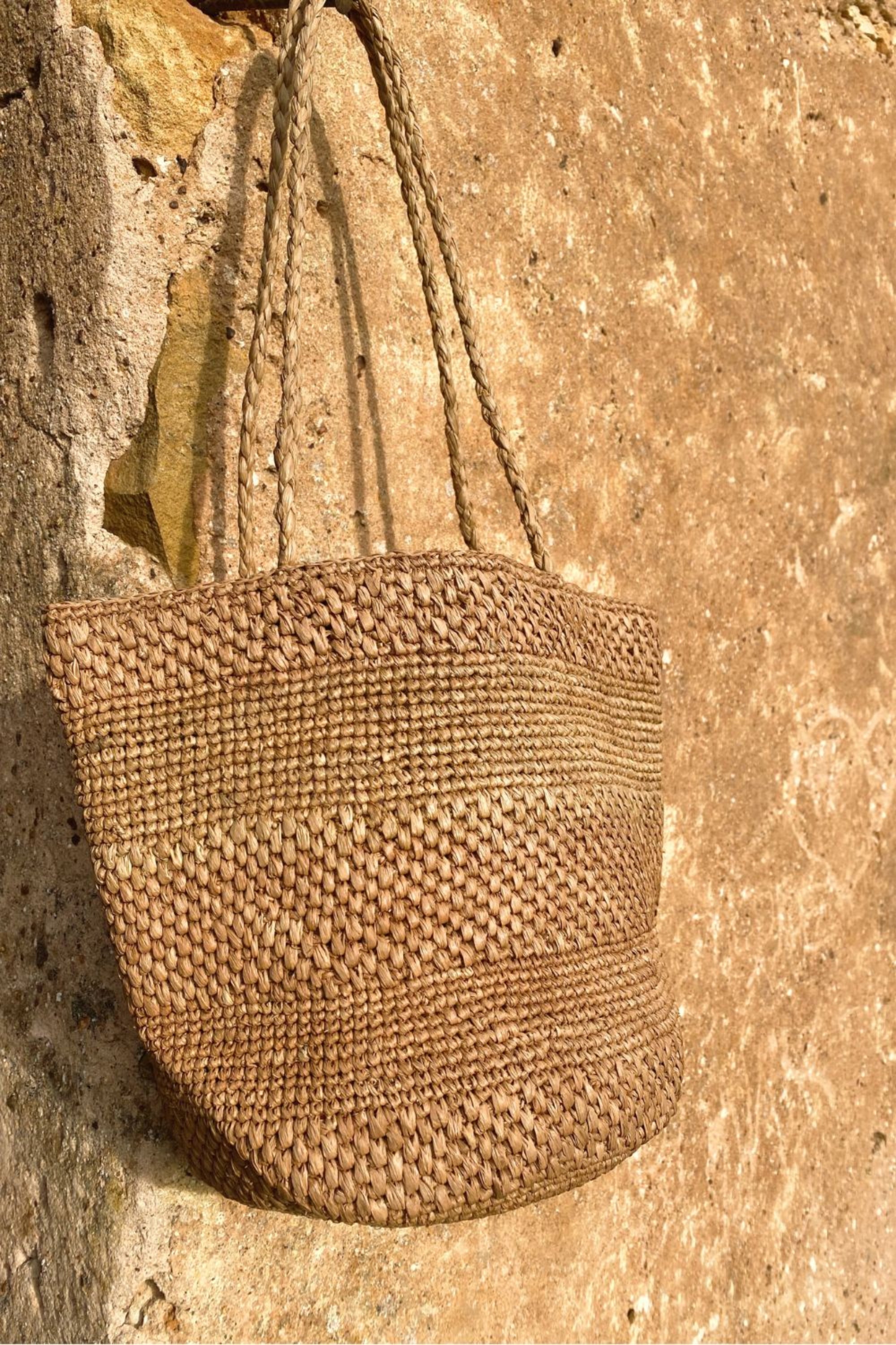 Détails du sac seau en raphia fait main – BIG SINY thé