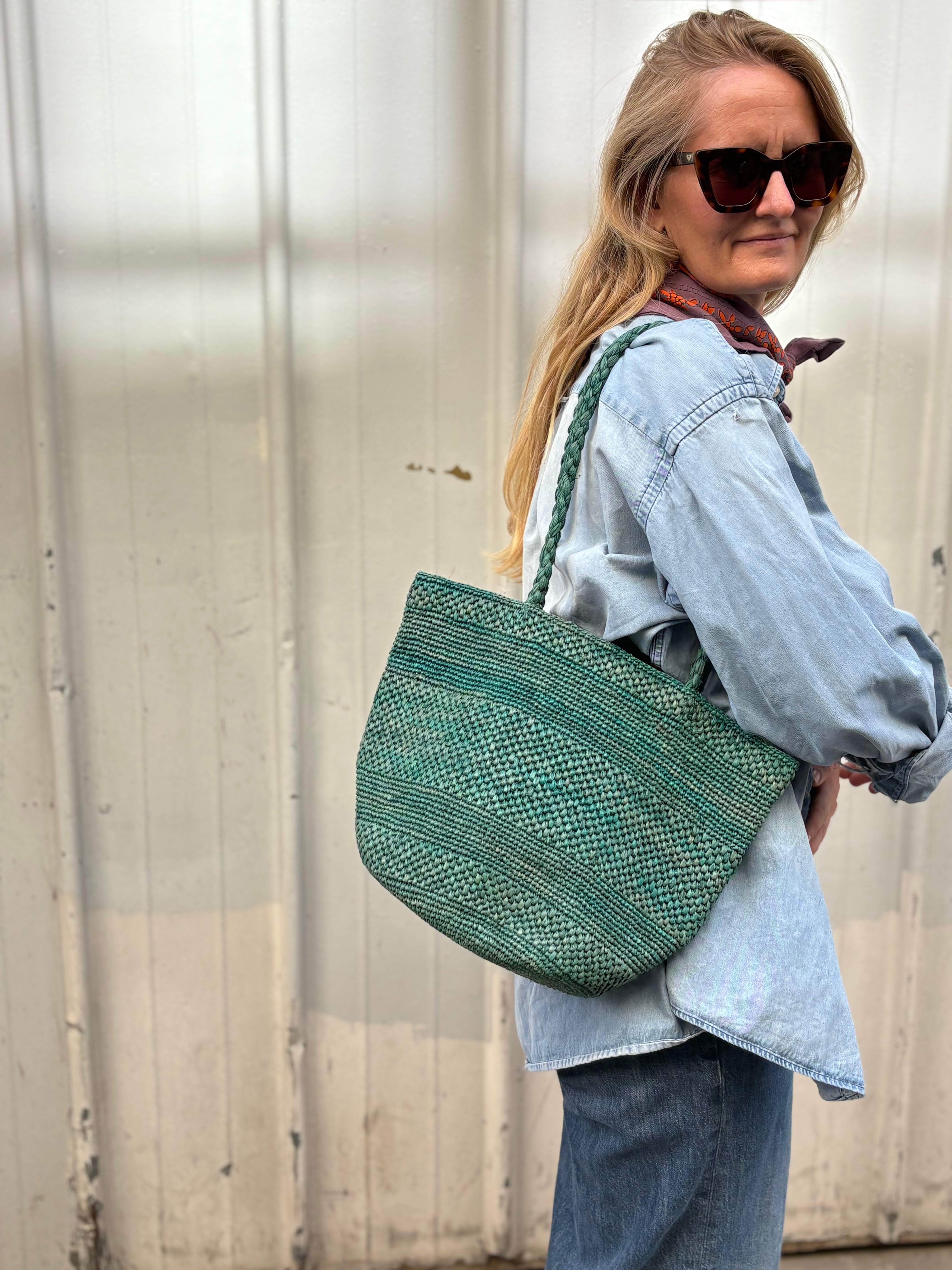 sac seau pour l'automne hiver en raphia vert 