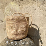 sac seau en raphia naturel fait main posé- SINY