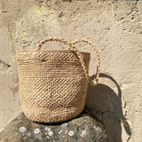 sac seau en raphia naturel fait main posé- SINY