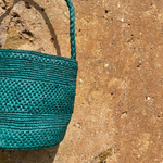 détails du petit sac seau en raphia fait main, SINY vert