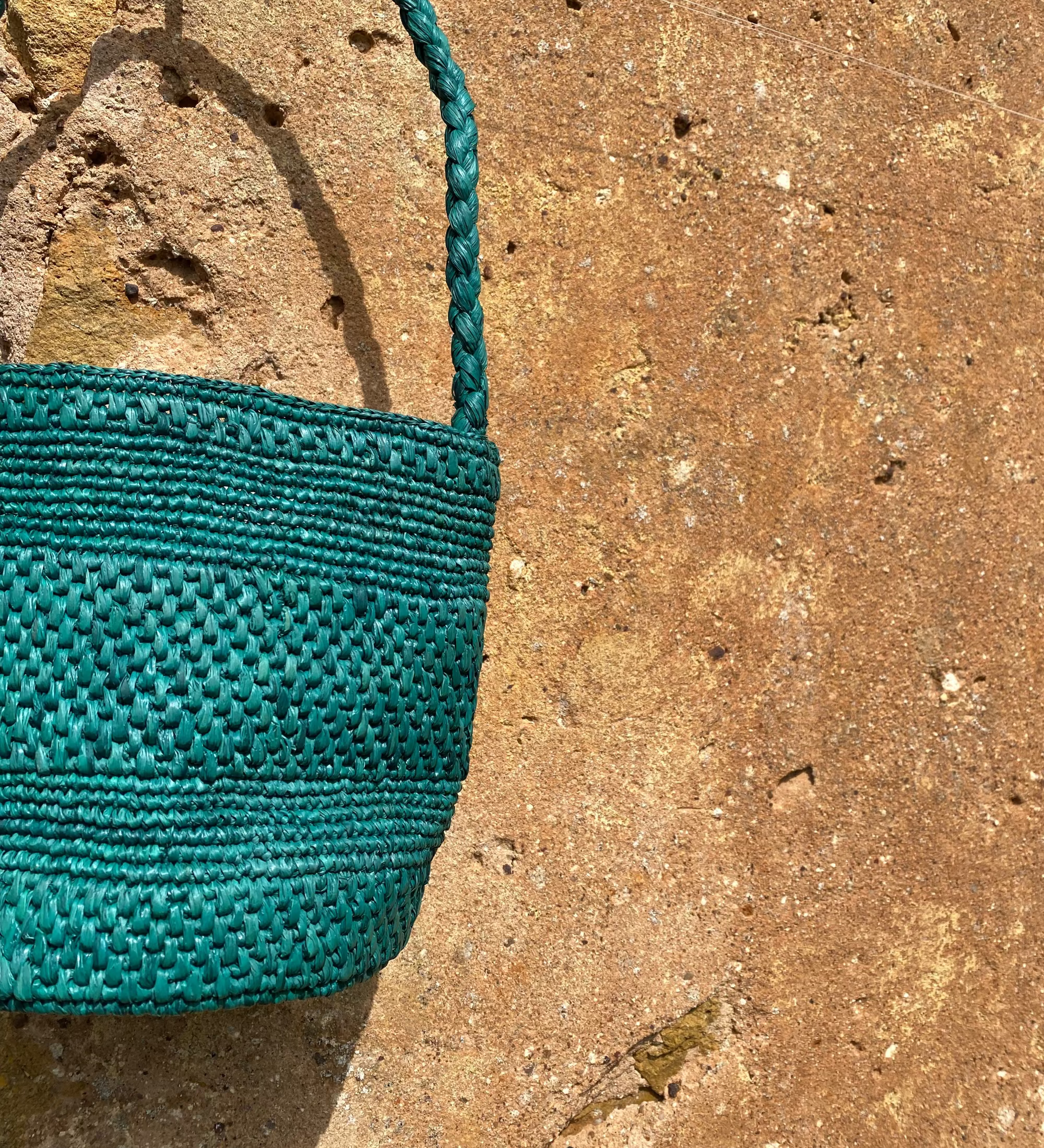 détails du petit sac seau en raphia fait main, SINY vert