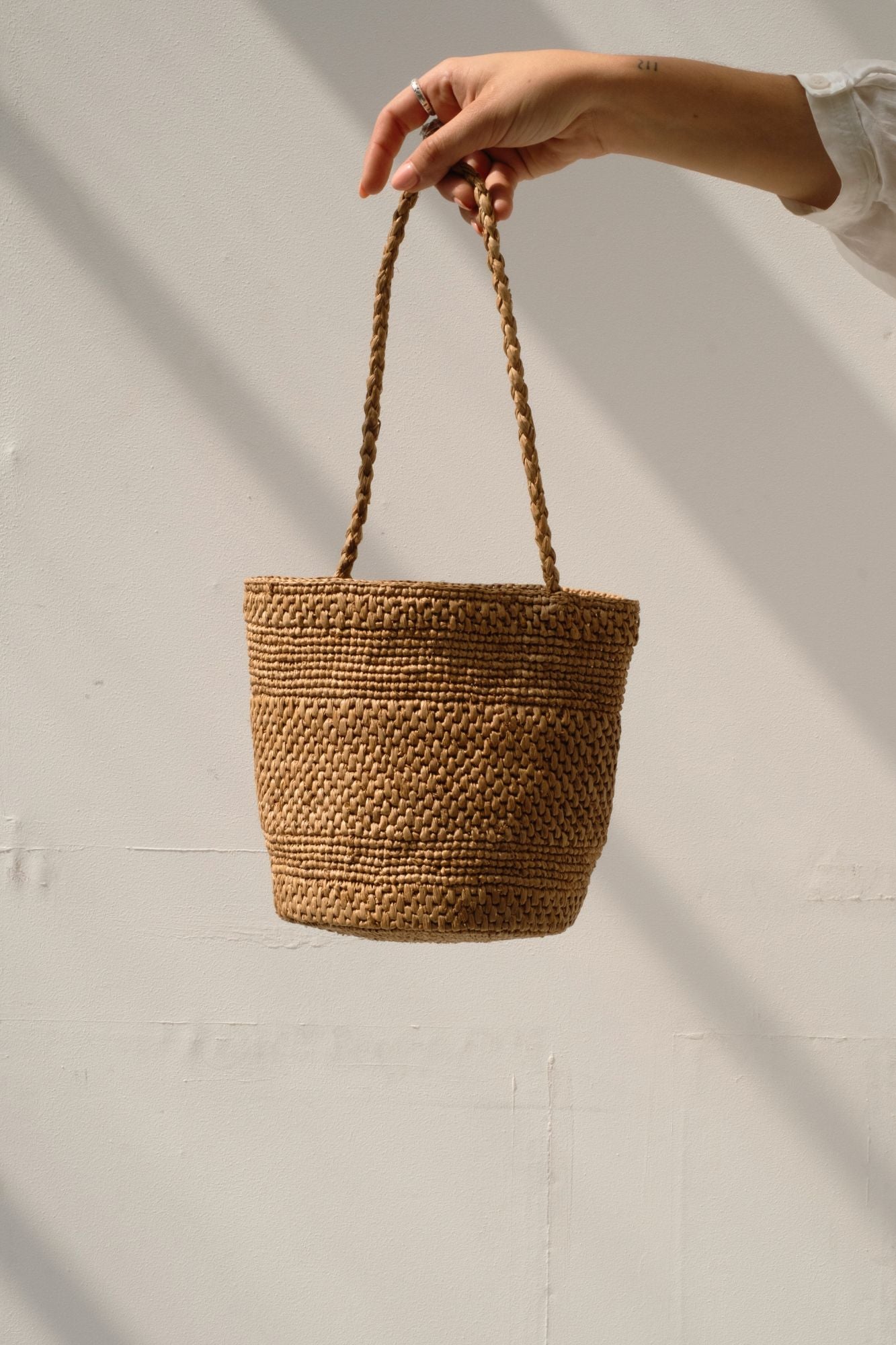 Sac seau en raphia thé fait main – SINY