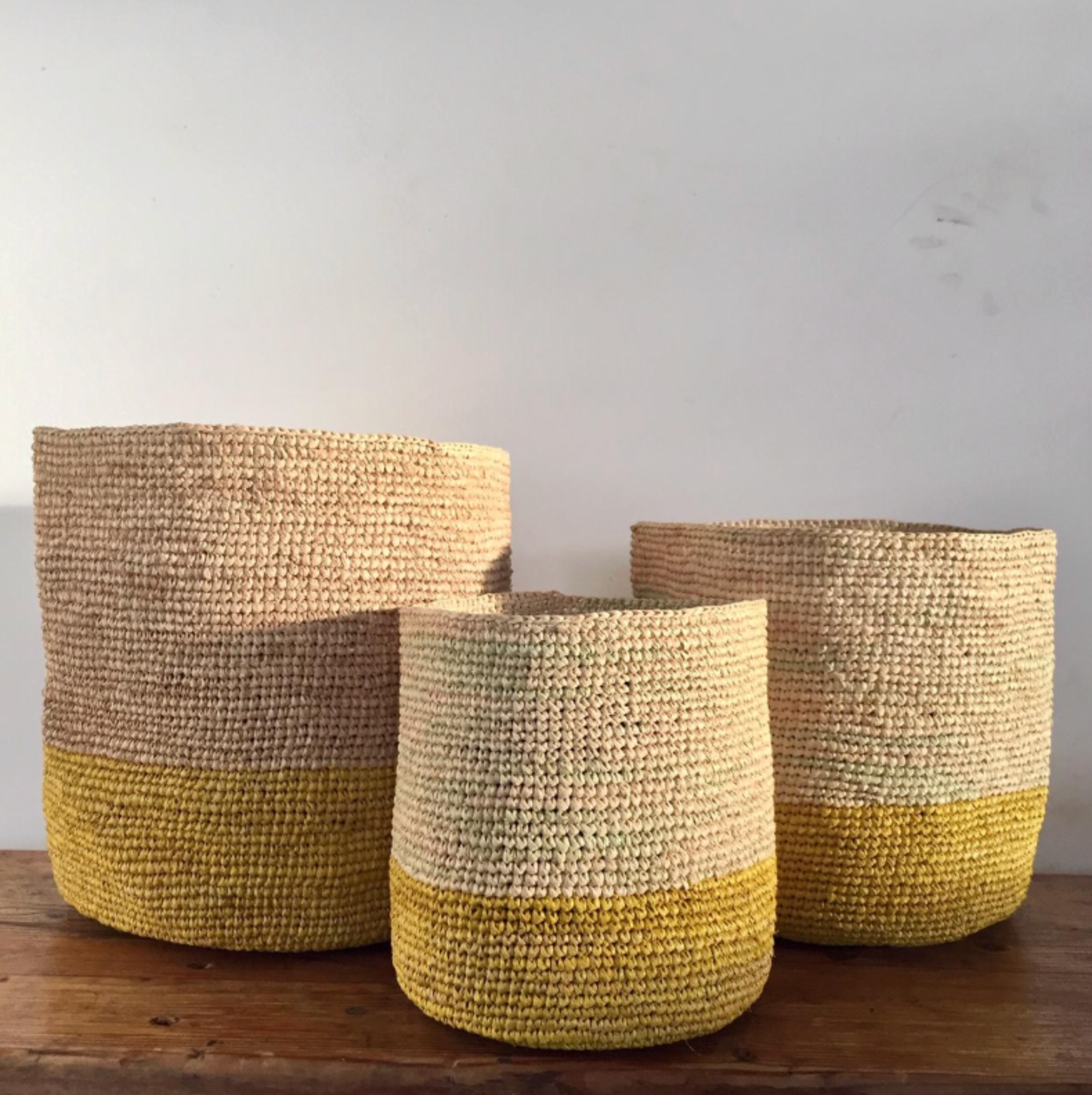 Ensemble de petits paniers en raphia faits-main - TRIO TANA jaune 