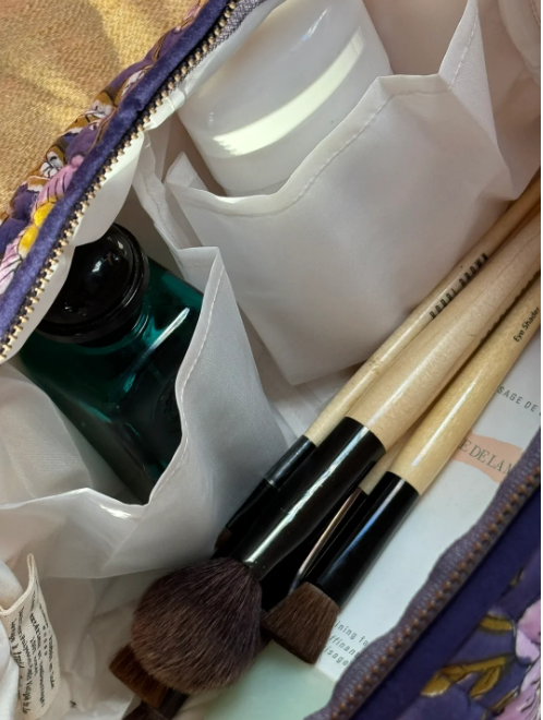 compartiments intérieurs de la trousse de toilette en coton marine 