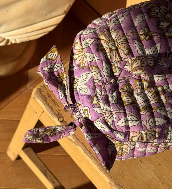 details du vanity en coton imprimé matelassé carthage lilas